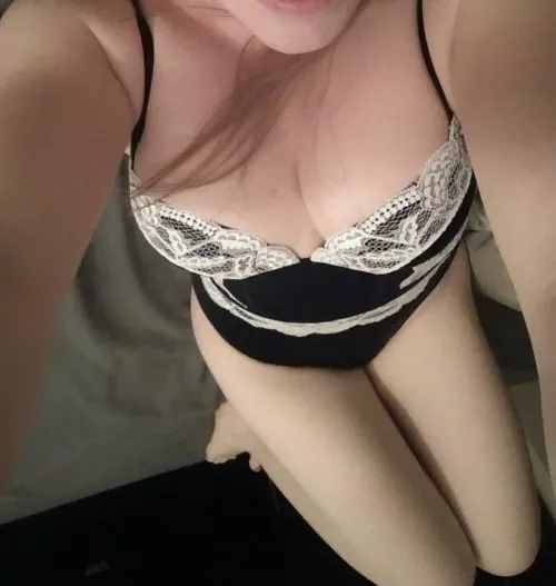 23 [F4M] looking for BBC in DFW. Stretch me out