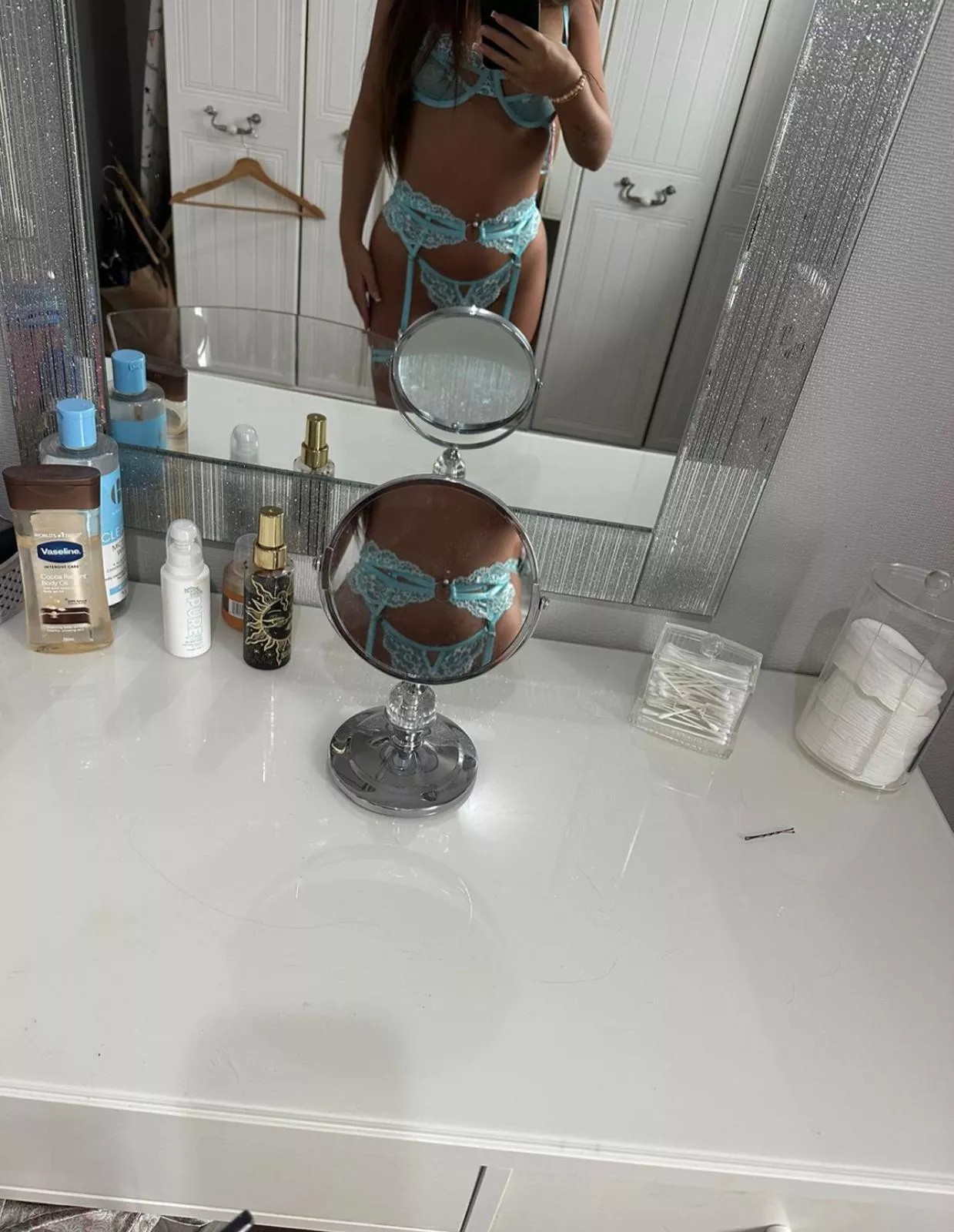 anyone down for FWB lmk xx F18