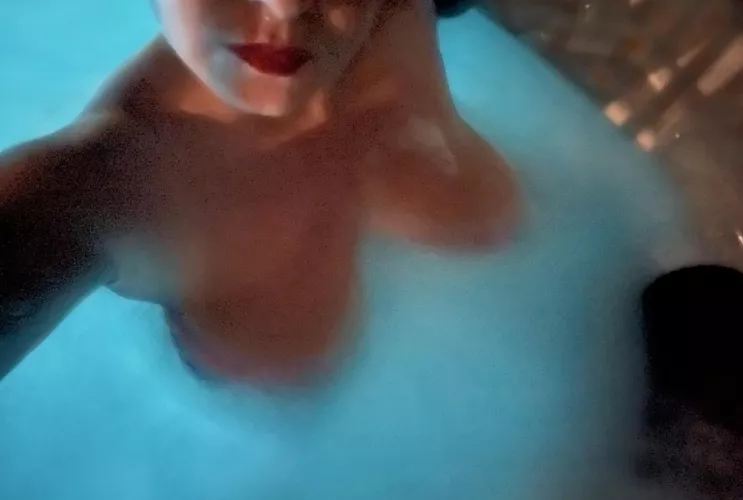 Bubbles on a Friday night 🫧