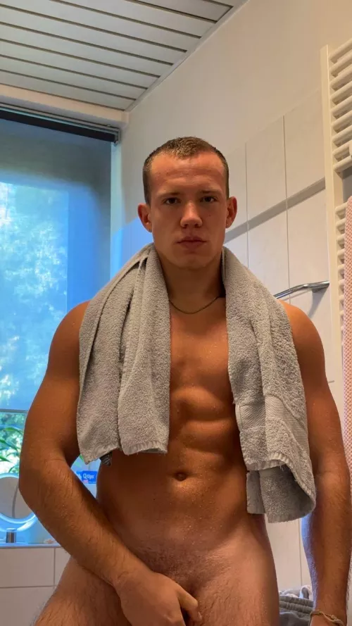 Could use some warm arms around me after this chilly shower 🥶