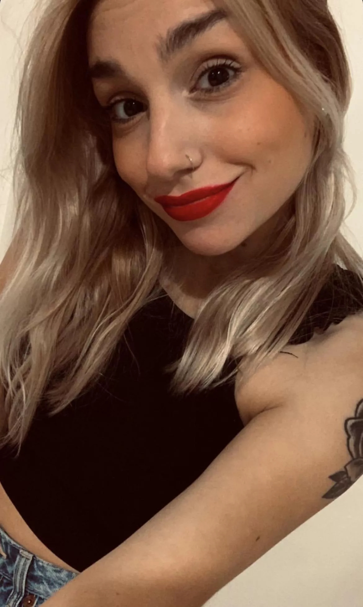 Do you like how my red lipstick looks?