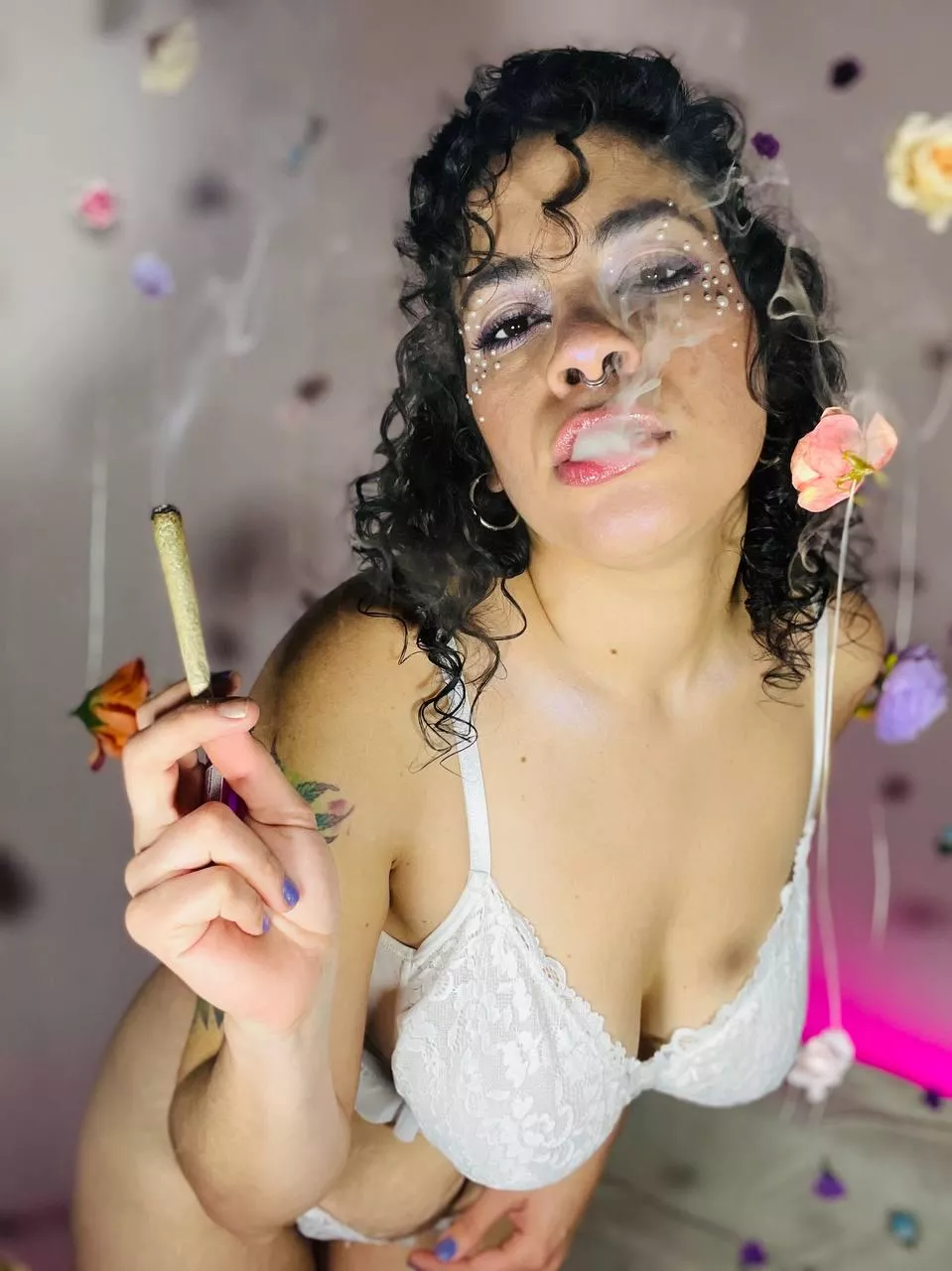 Do you think we stoner girls are sexier? And naughtier	