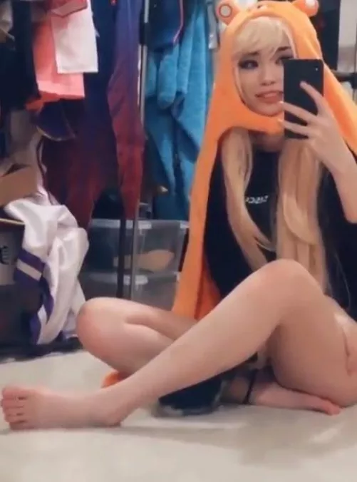 Emis worshipable feet.