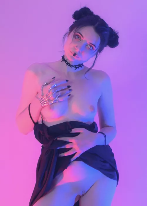 Eye contact, yes, I'm sure you didn't notice that I'm looking into your eyes