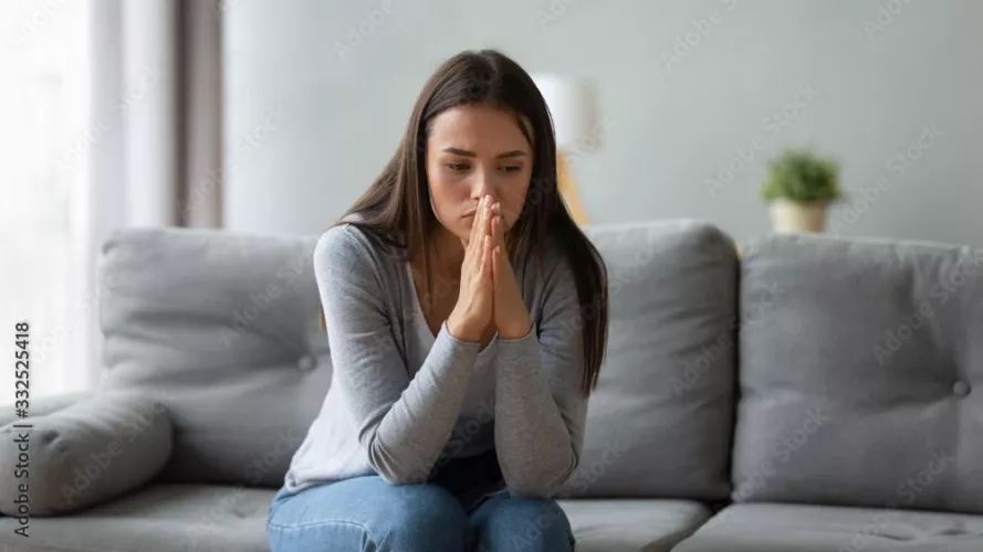 Feeling a little guilty about possibly losing The Queen's pig, I decided to stop home unannounced to have a quiet, relaxing evening with my bestie... and she's not here. 