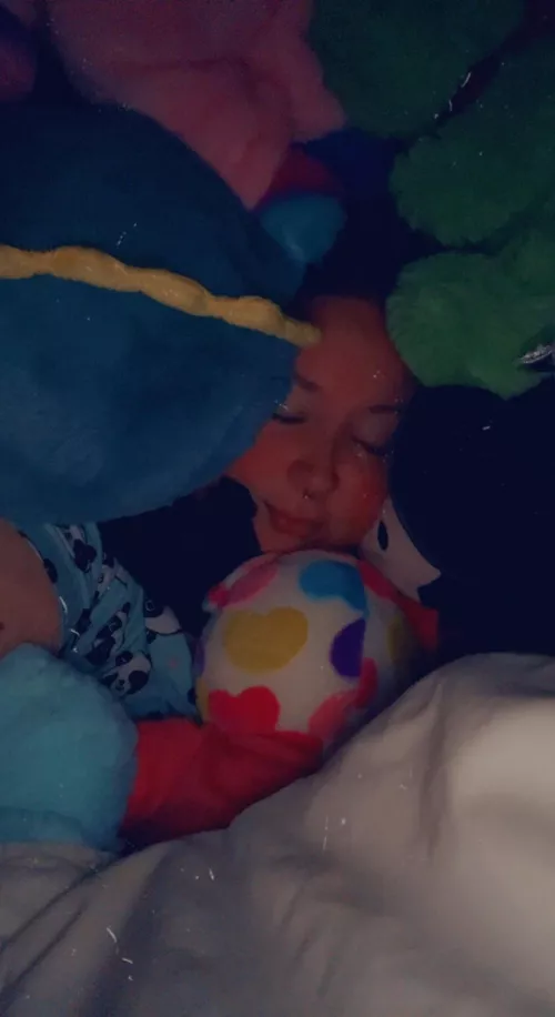 Hehe little hidden in stuffie mountain 🤭