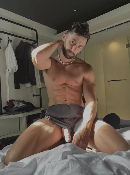 He's got a big nice girth, and he knows how to use it just right 🤤