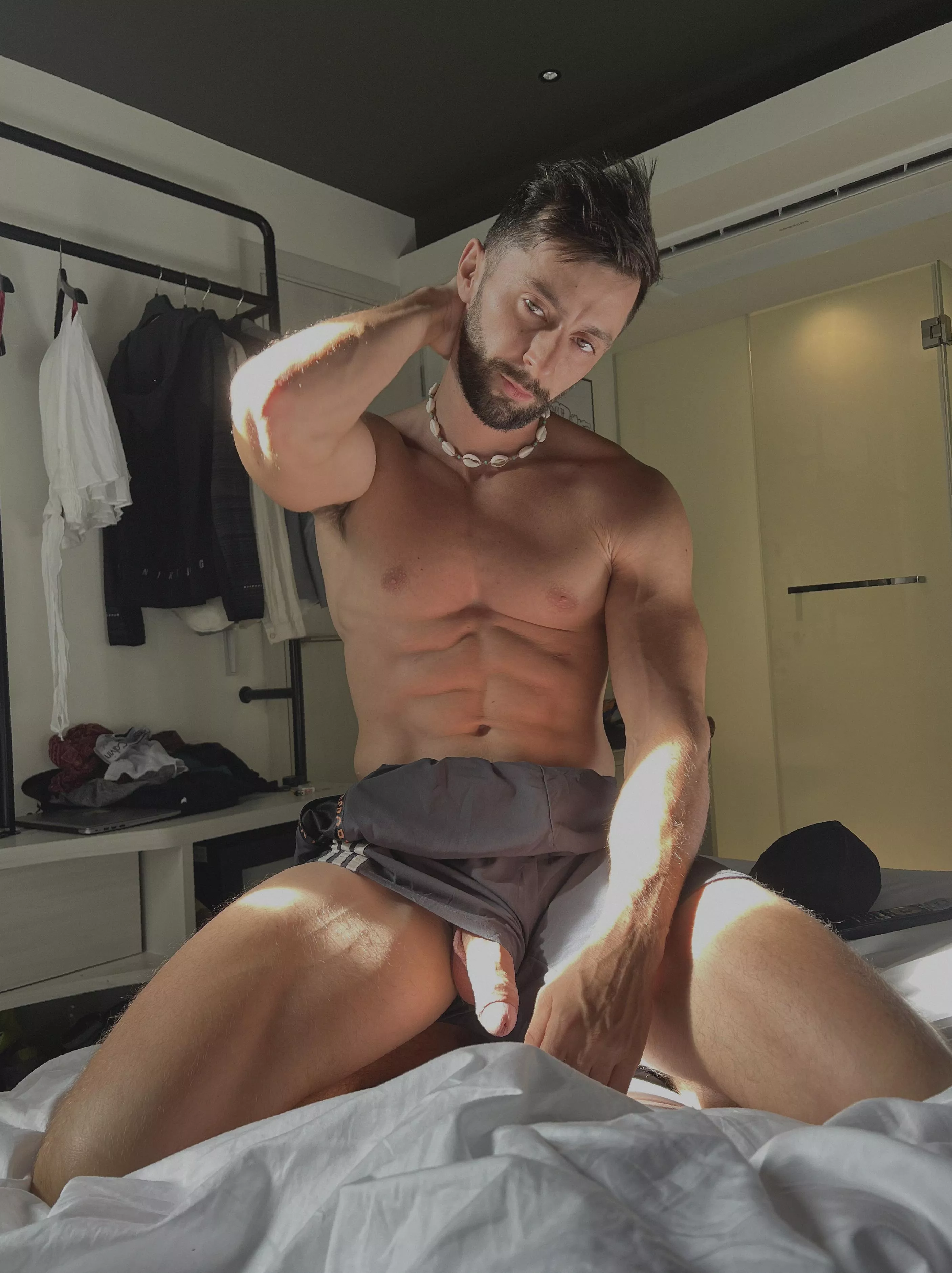 He's got a big nice girth, and he knows how to use it just right 🤤