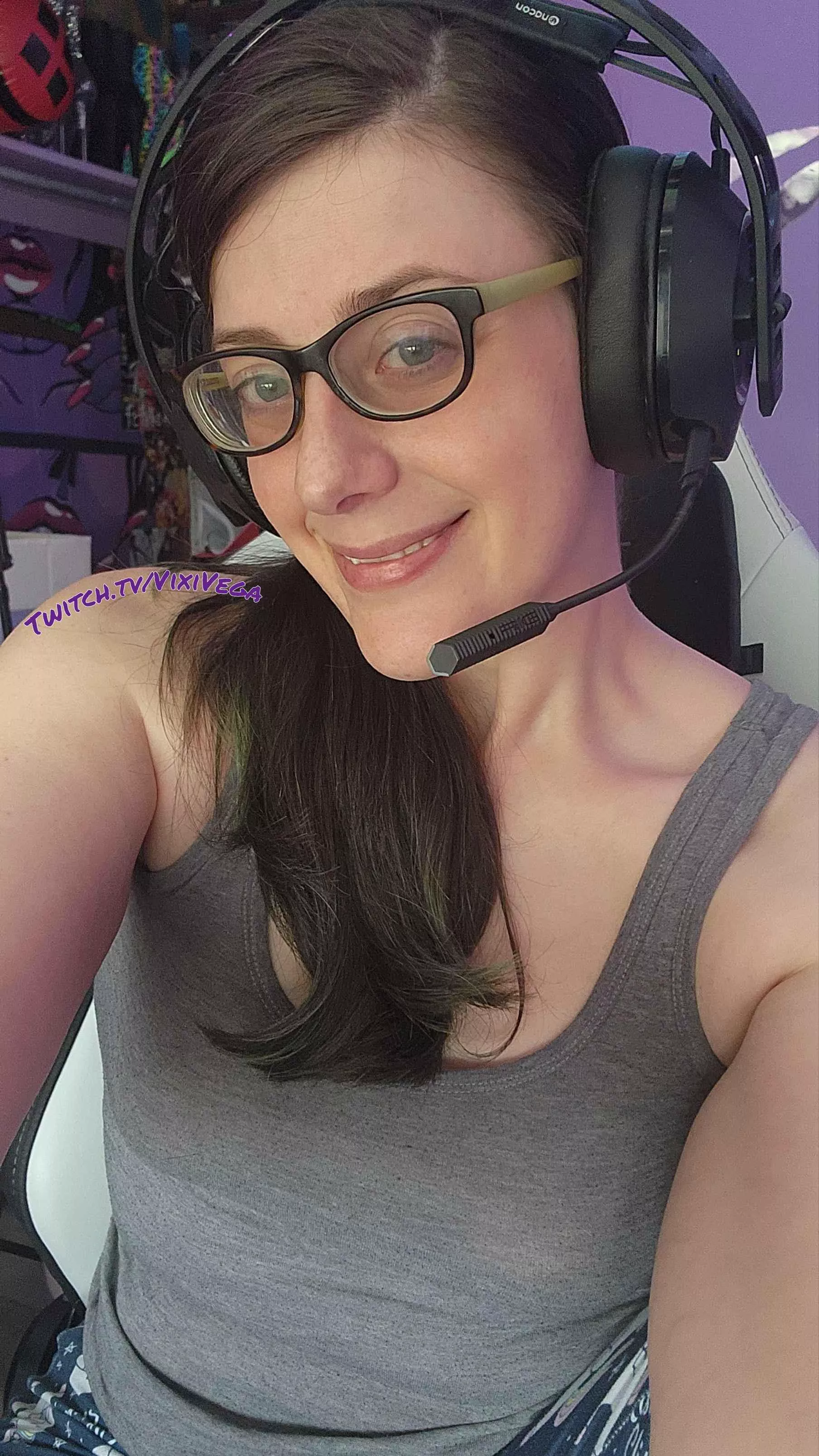 HEY! LISTEN! I'm vegging with LoZ: OoT to celebrate this Friyay!! You should come join in and make it extra fun! =P