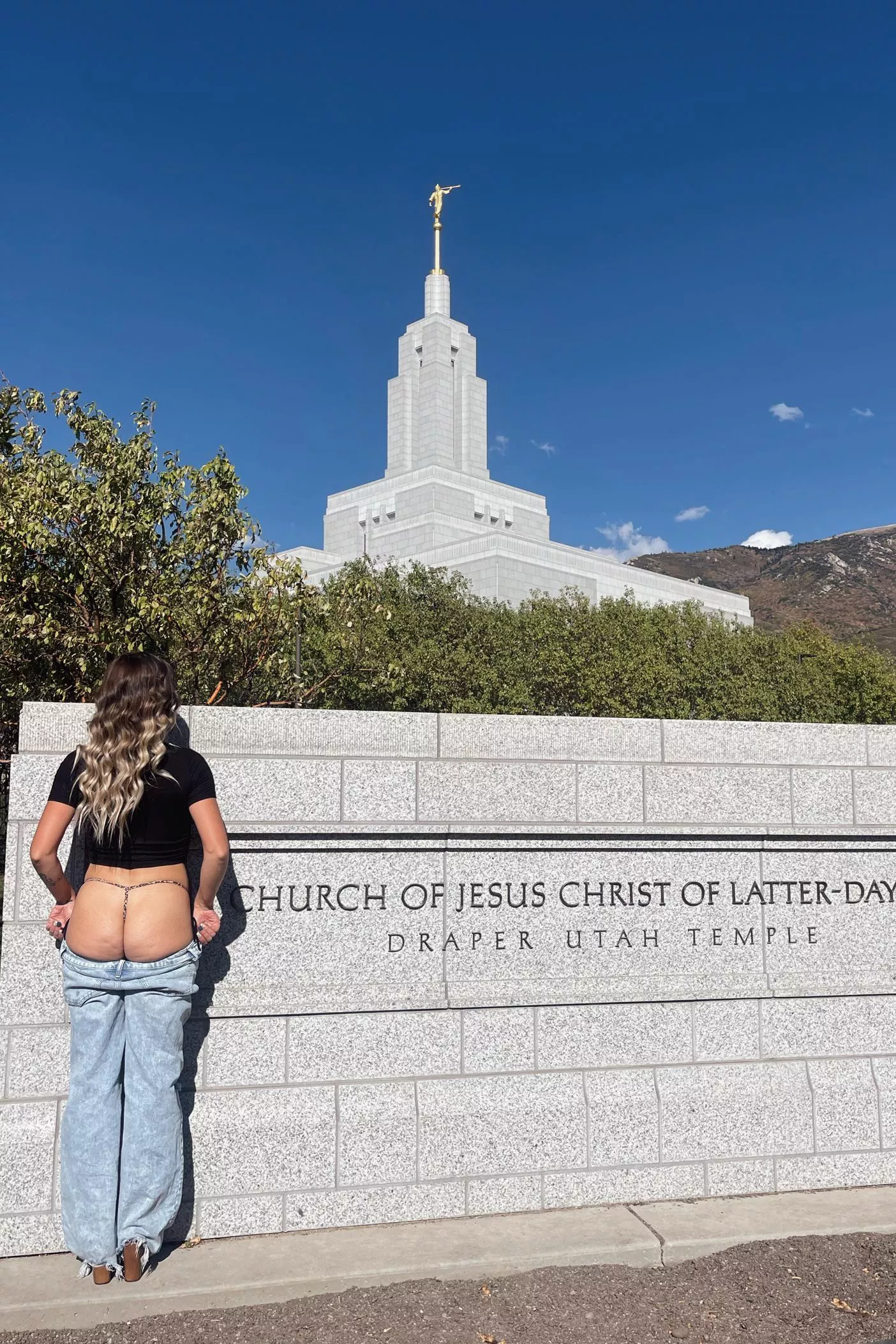 High priestess showing off her best asset