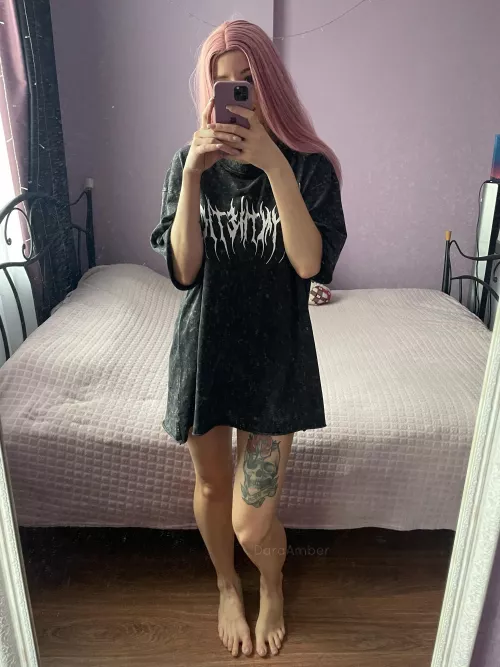 Huge tshirts are perfect to wear at home 🥰