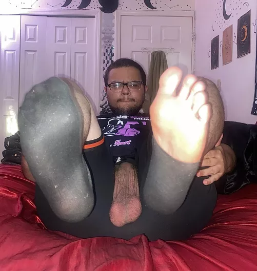 If you break eye contact with me you lose 👀