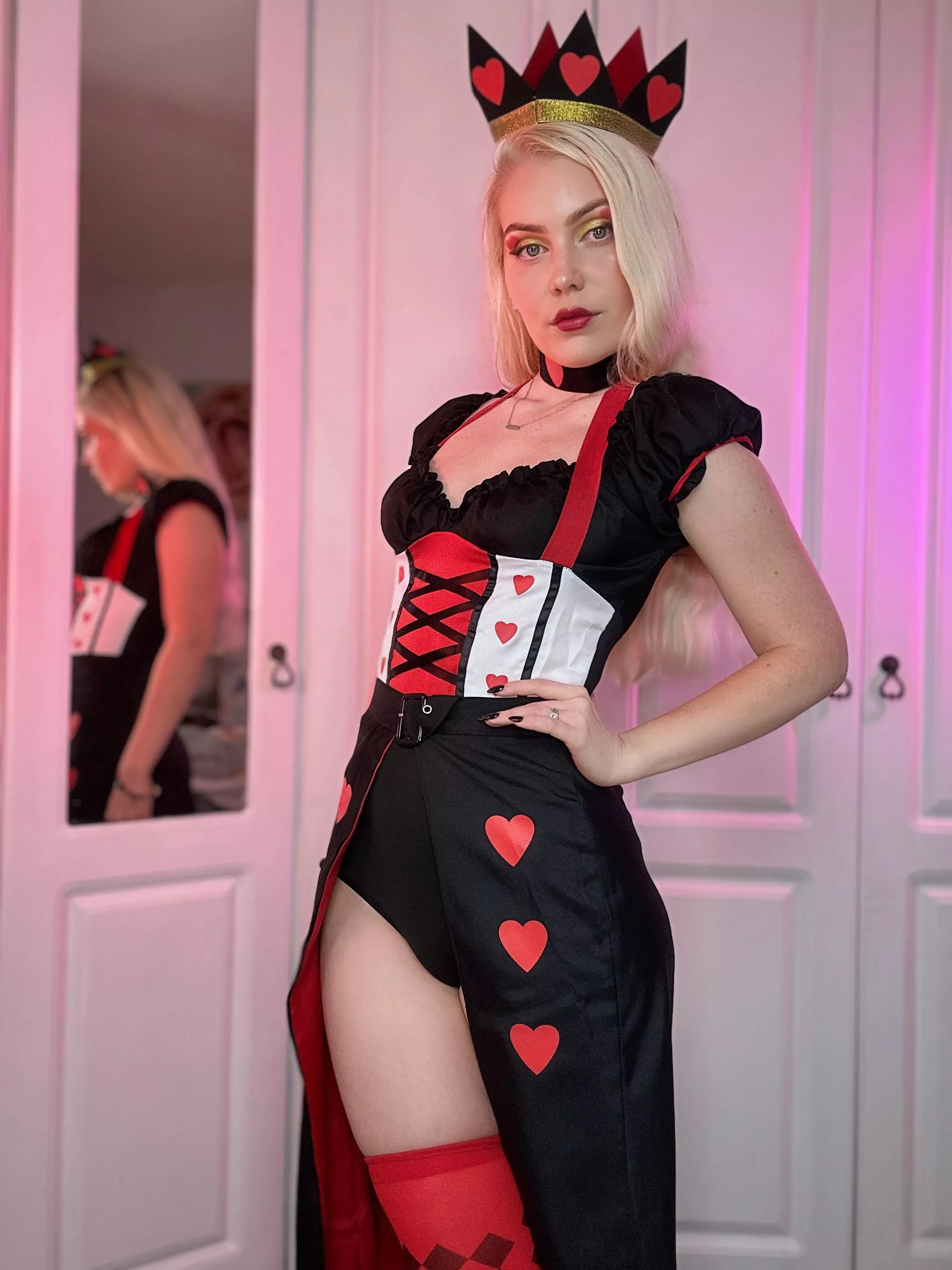 I’m going LIVE tonight on my VIP page at 9pm Irish standard time 😻 Big Sale on now so you can easily join in ! Link below 👇🏻 