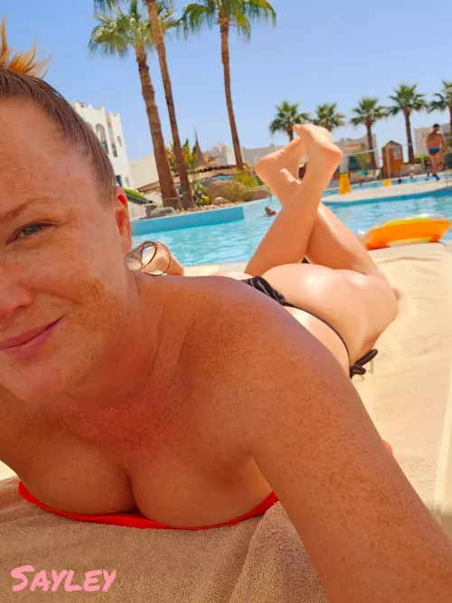 [IRTR] not to make you guys too jealous but I'm on holiday getting those tan lines 