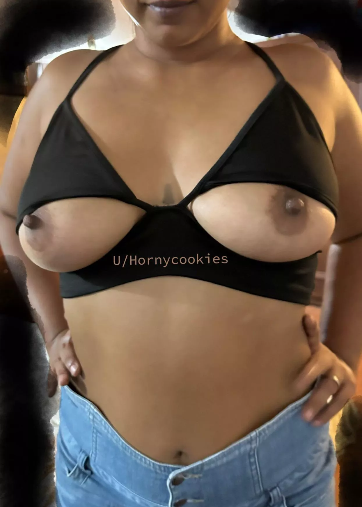 Is this how you’re supposed to wear this top? (F) (C)