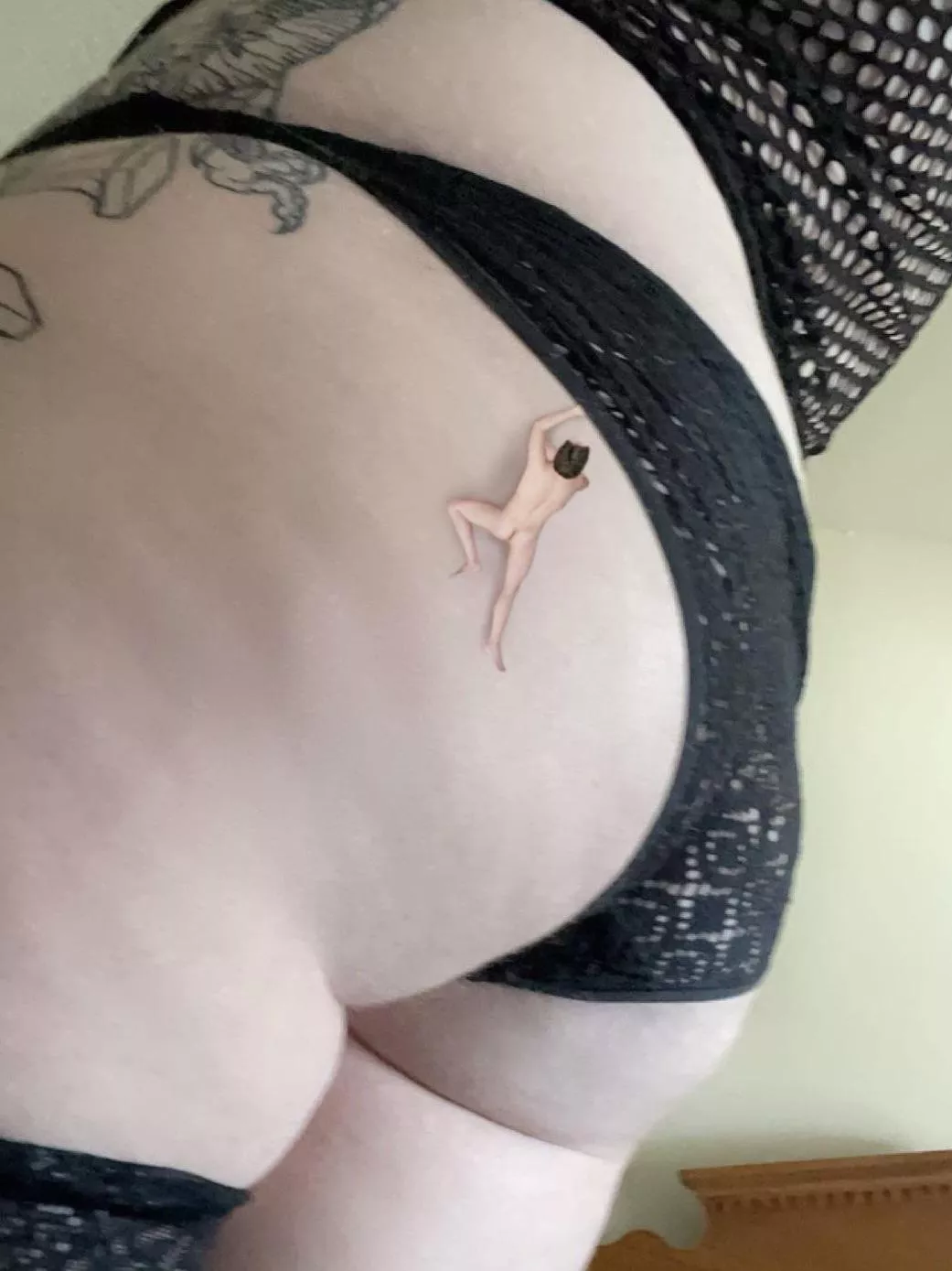 Its a long way down, better hold on tight 😋