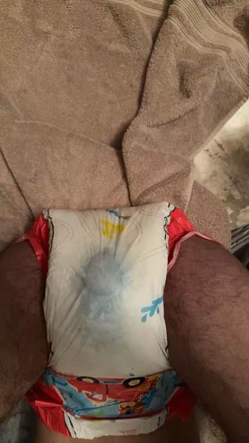 Just chillin with a soggy cummy diaper i loved the feeling of exploding in it🤭🤭 i think i need a changie