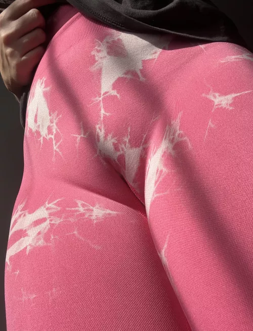 Leggings are heaven for my pussy