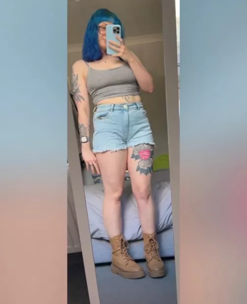 look at my little oblique definition (don’t be fooled though, my belly is still very soft🤣)