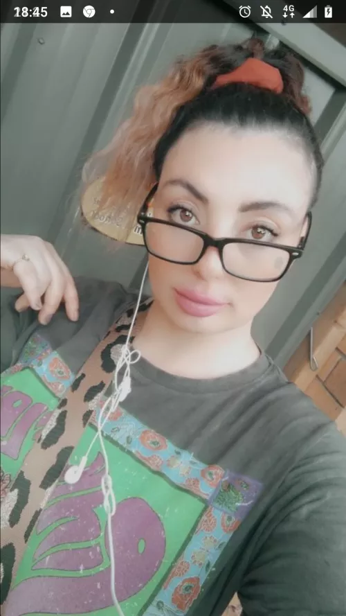 LottieDee slut available now for your pleasurein adelaide