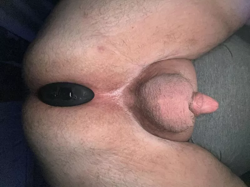 Love wearing plugs and love being naked 