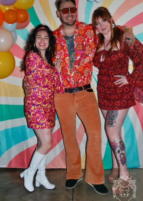 MFF throuple visiting cincinatti for the weekend. Looking for MF/F for group play