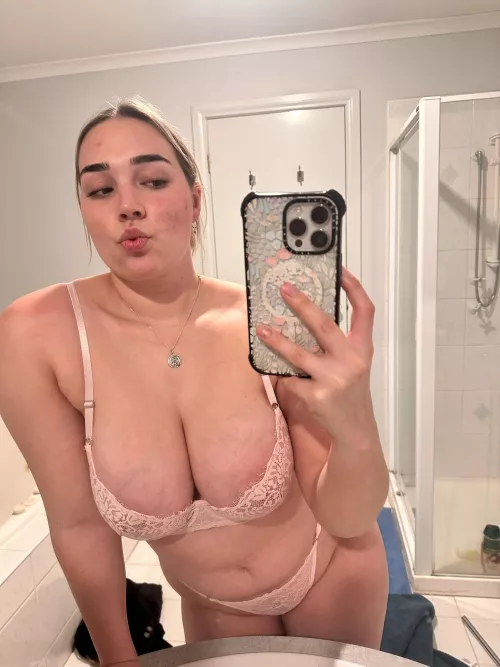 Need an oral cream pie and some cum to swallow on the 20th in MKe. 