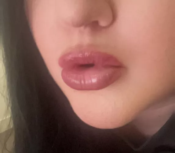 new fenty gloss so sticky mylips stuck together