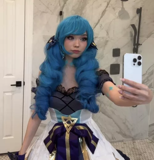 Queen Emi’s cosplay is perfect