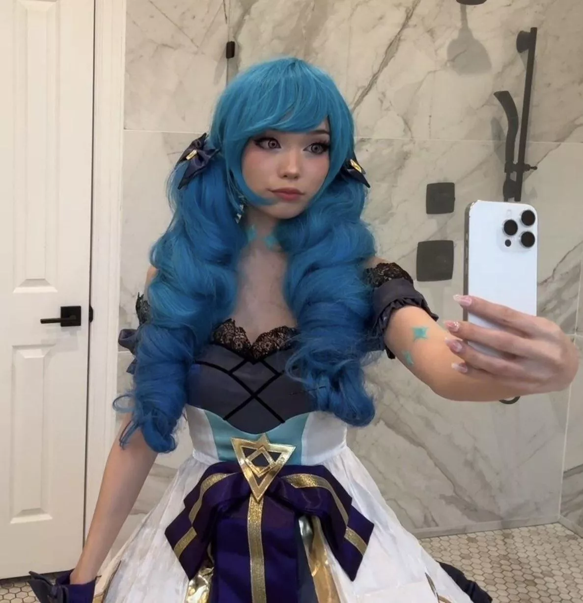 Queen Emi’s cosplay is perfect