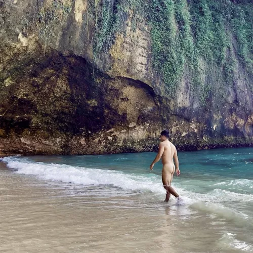 The best way to enjoy the beach… NAKED