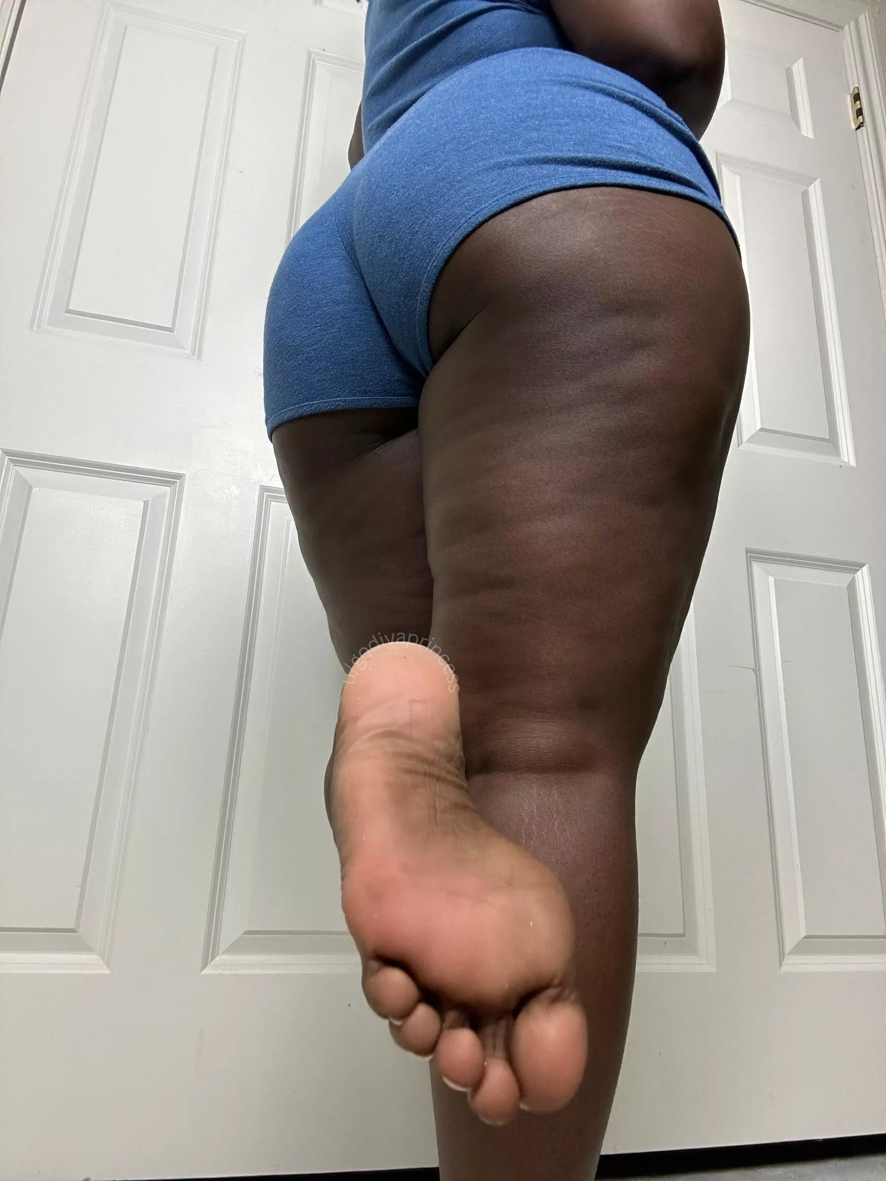 They’re just a tad bit messy, you wouldn’t mind licking them clean right?