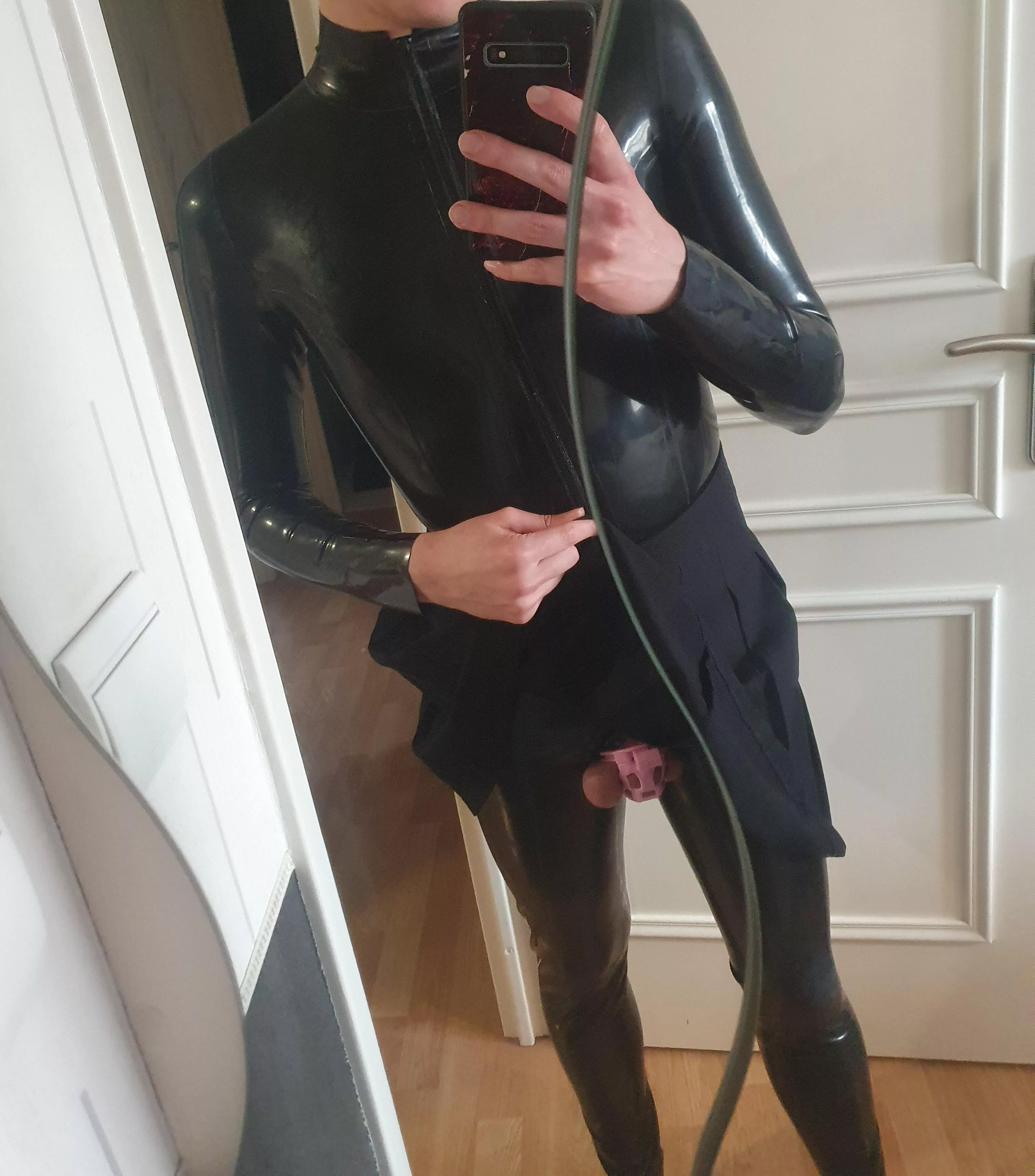 Un petit quelque chose sous la jupe ^^