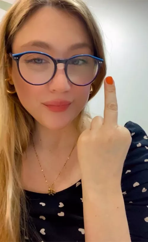 who wants to be crushed by this queen