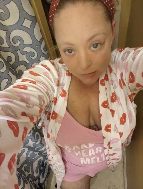 Who wants to have some fun?? Video chats, live text/pic sessions, custom content and GFE... 