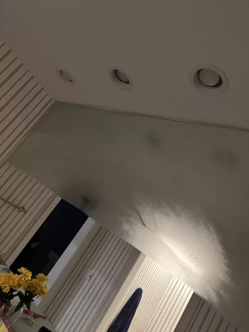 Why does my window fog up like dis