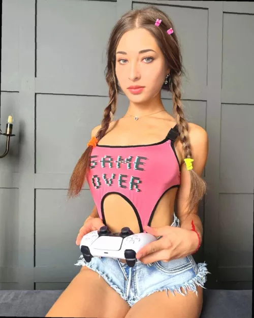 Why settle for a good girl when you can have a slutty and fun one like me