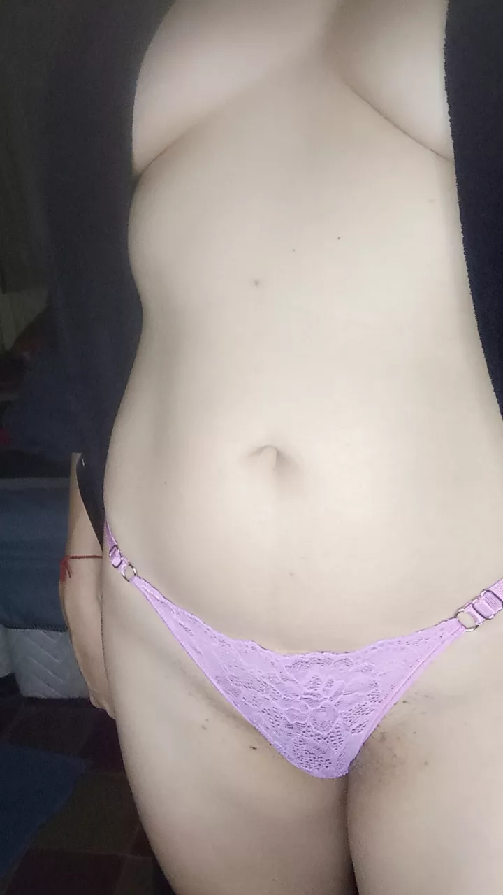 Would you play with my belly button?