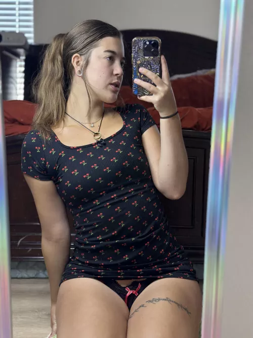 You want a pretty girl don’t you? 🍒