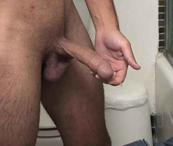 2 hung fit guys looking to spit roast a gal 😈