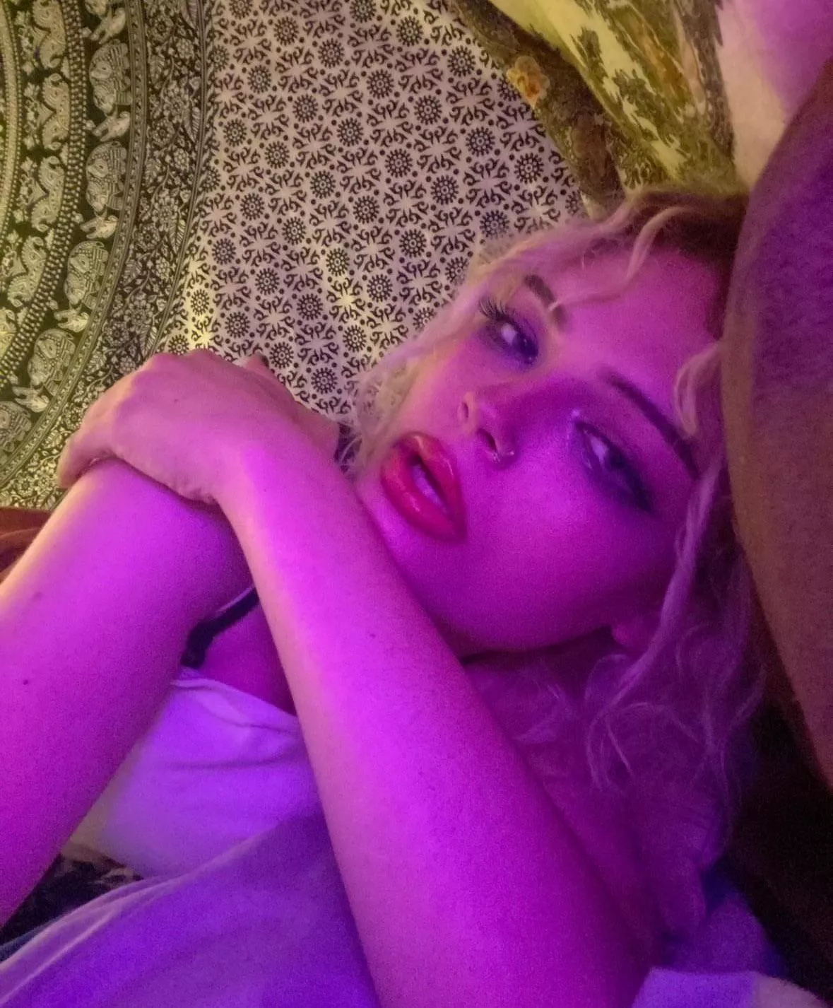 21year old British goddess - be a good little sissy whore and bark for mommy like a good little looser. ❤️🇬🇧