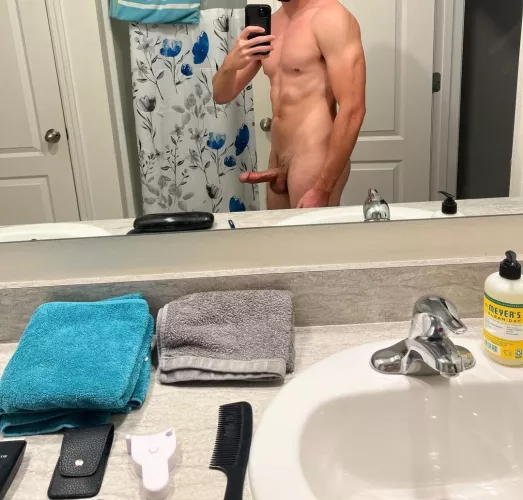 30 [M4F] looking for short term fun, can host or travel 