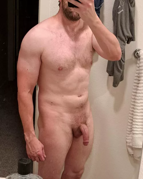 [40] before getting dressed for a busy Saturday. Gotta take a min for a naked selfie