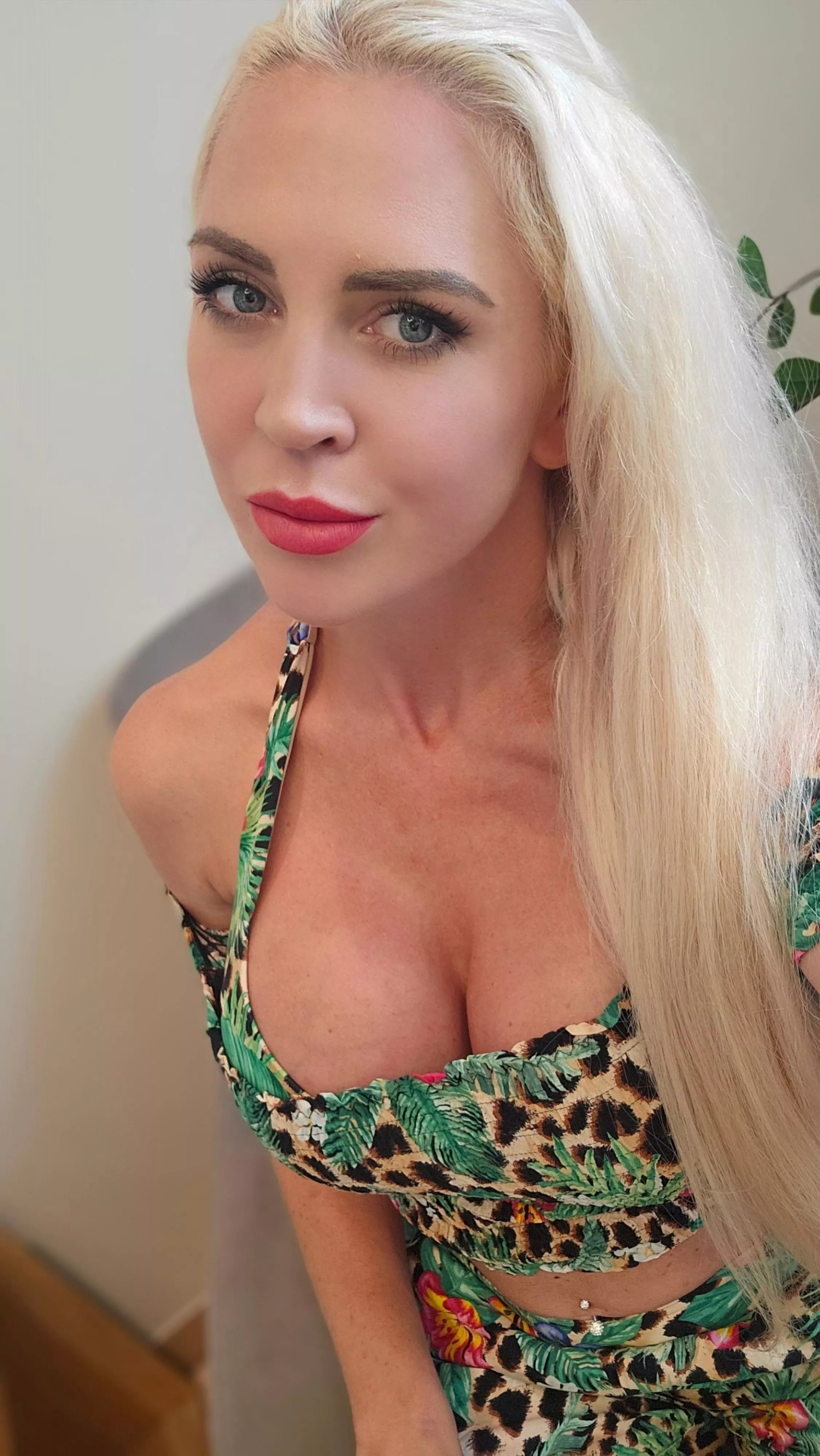 60 year old and got all the experience to back it up. Want a taste.