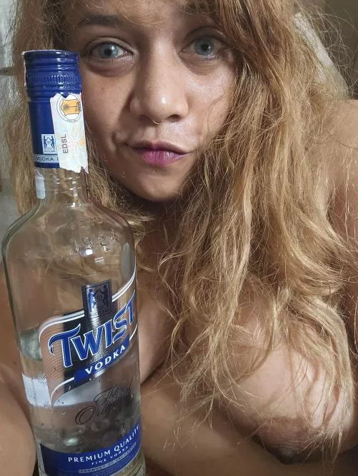 Anyone 420 friendly in colombo right now?