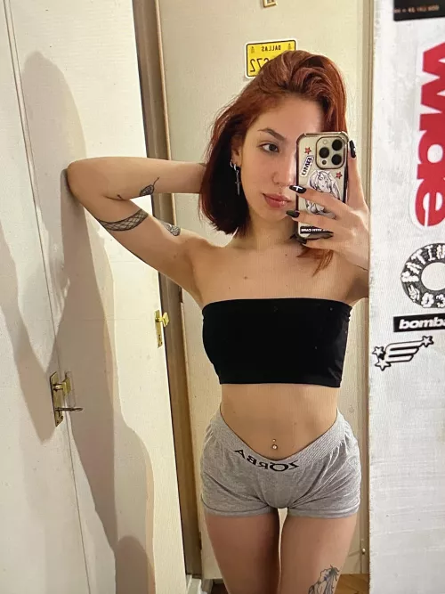 are u into goth girls like mee???