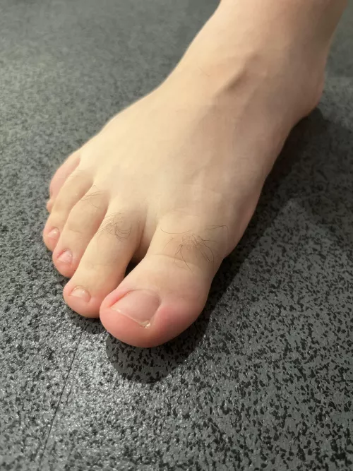 Bare toes