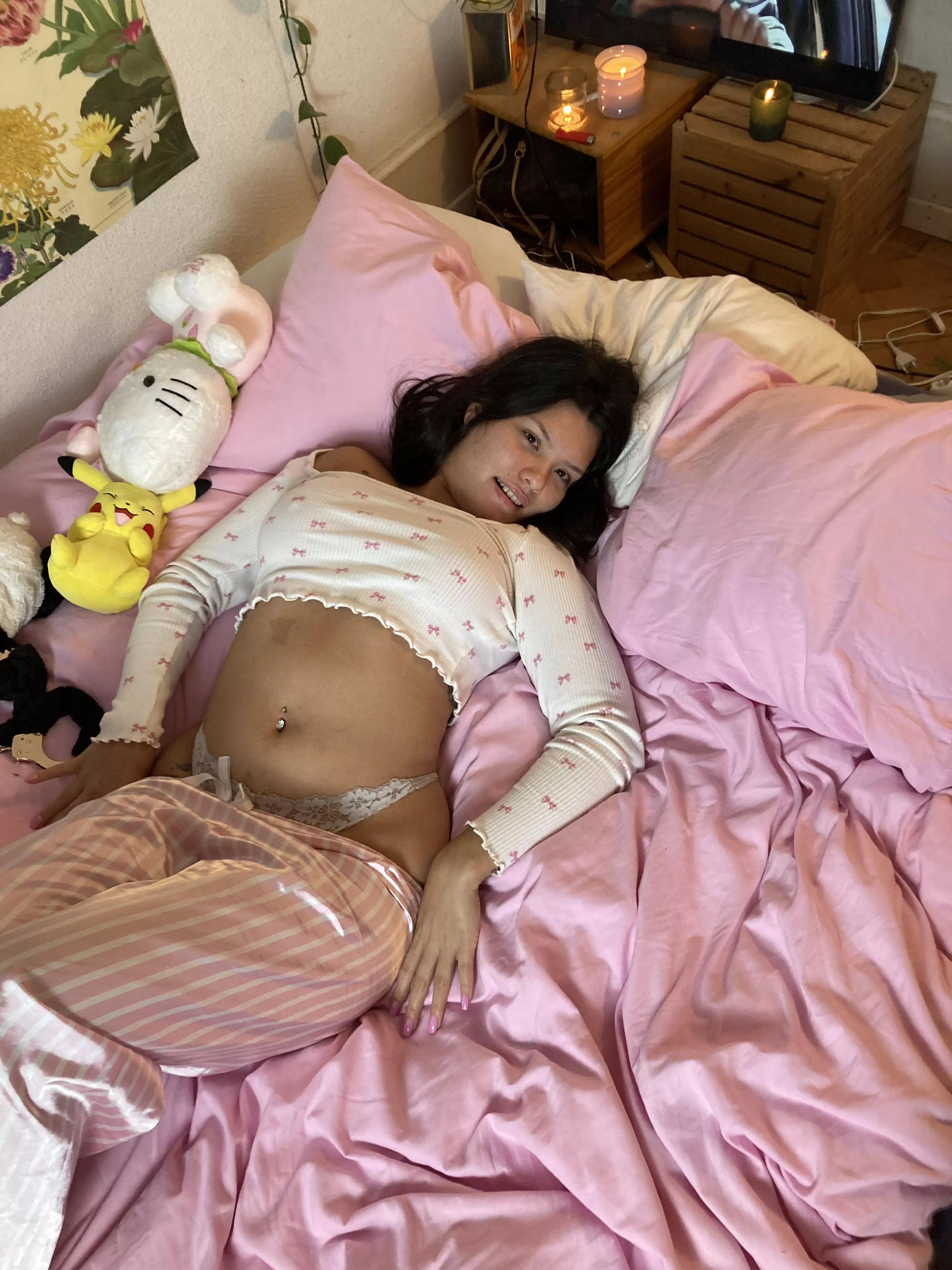 Do u mind my little mom bod or would u still wife me🩵🩵