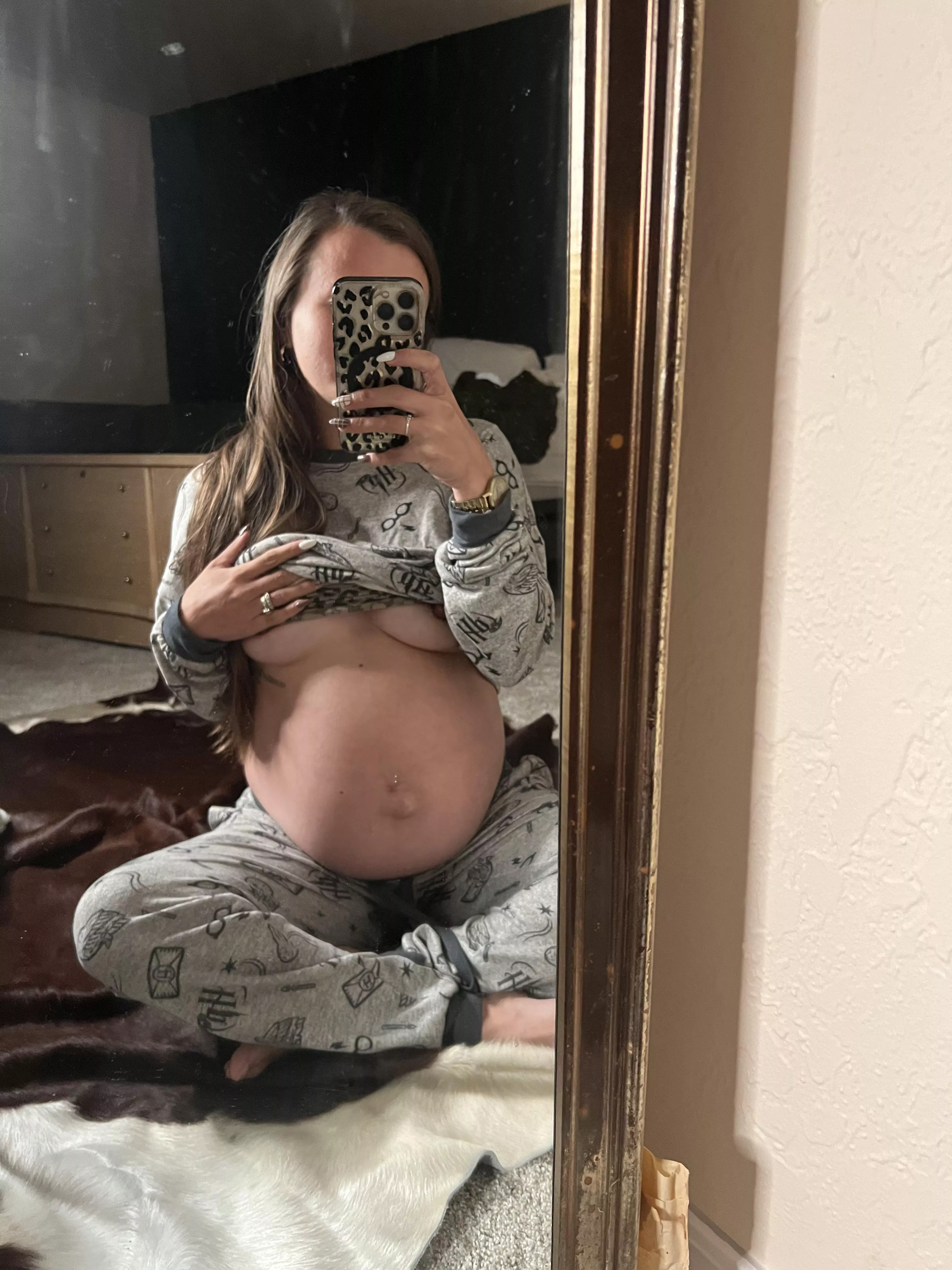 Do you like underboob and bump 