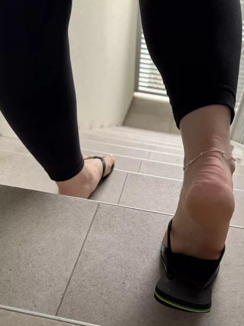 Does the anklet make it obvious I’m a foot girl?